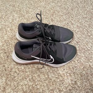 Nike Men's Black and Gray Athletic Shoes